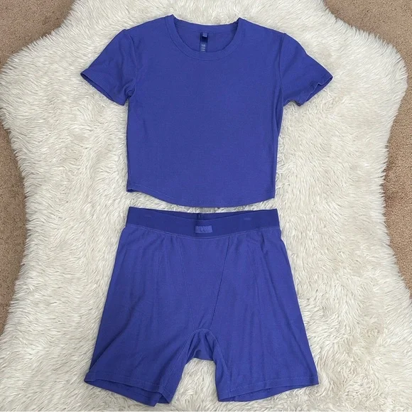 SKIMS Ribbed soft lounge set - Picture 2 of 8